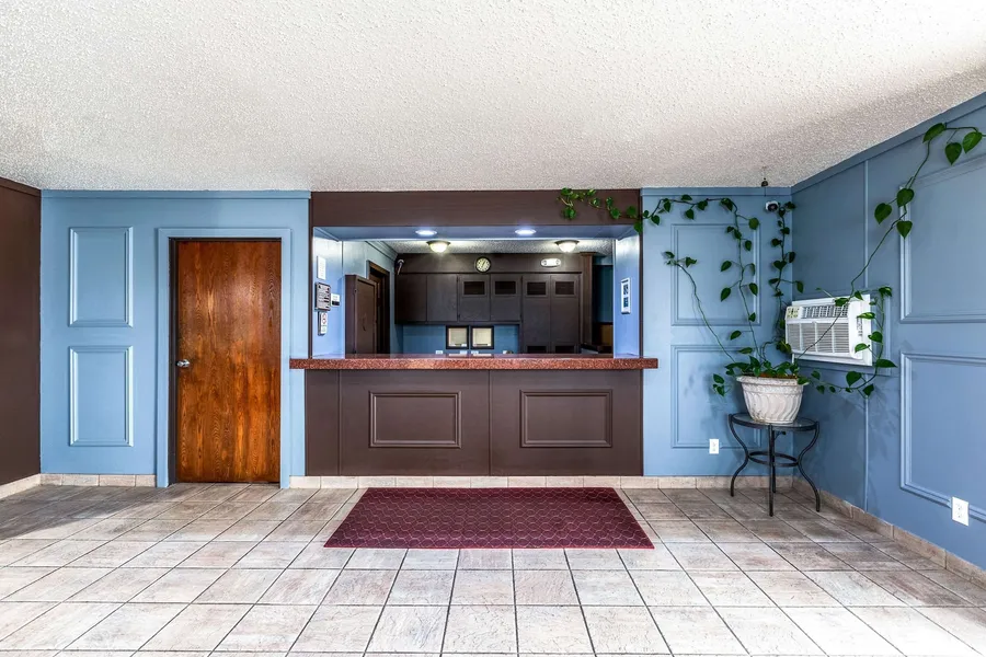 Econo Lodge Inn & Suites Auburn hotel detail image 2