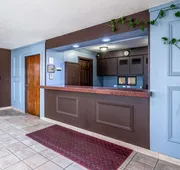 Econo Lodge Inn & Suites Auburn hotel detail image 3