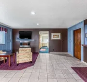 Econo Lodge Inn & Suites Auburn hotel detail image 4