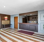 Econo Lodge Inn & Suites Auburn hotel detail image 5