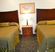 Econo Lodge Inn & Suites Auburn hotel detail image 7