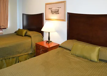 Econo Lodge Inn & Suites Auburn hotel thumbnail 8