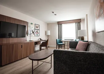Holiday Inn & Suites Winnipeg Downtown by IHG hotel thumbnail 3