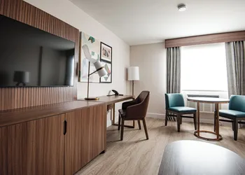 Holiday Inn & Suites Winnipeg Downtown by IHG hotel thumbnail 4