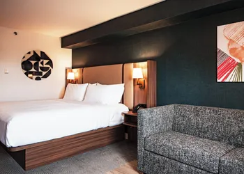 Holiday Inn & Suites Winnipeg Downtown by IHG hotel thumbnail 5