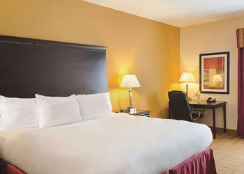 La Quinta Inn & Suites by Wyndham Mobile Satsuma / Saraland hotel thumbnail 2