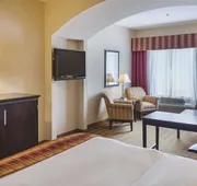 La Quinta Inn & Suites by Wyndham Mobile Satsuma / Saraland hotel detail image 3