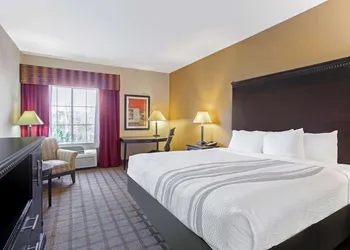 La Quinta Inn & Suites by Wyndham Mobile Satsuma / Saraland hotel thumbnail 7