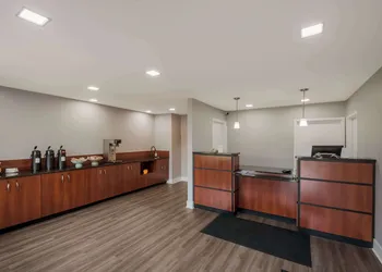 Americas Best Value Inn Farmington hotel thumbnail 3