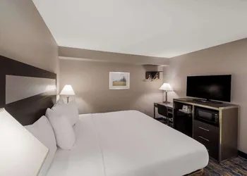 Americas Best Value Inn Farmington hotel thumbnail 8