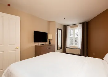 Holiday Inn Express and Suites Tremblant by IHG hotel thumbnail 6