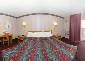 Howard Johnson by Wyndham Benton Harbor/St. Joseph hotel thumbnail 7