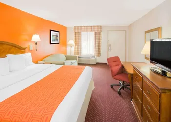 Howard Johnson by Wyndham Dothan hotel thumbnail 5
