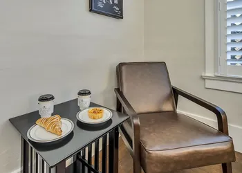 Craftsman Inn hotel thumbnail 8