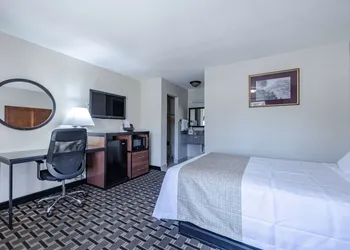 Travelodge by Wyndham Jackson I-40 Exit 82 hotel thumbnail 3