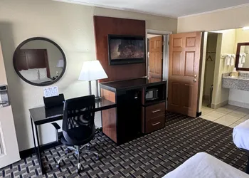 Travelodge by Wyndham Jackson I-40 Exit 82 hotel thumbnail 8