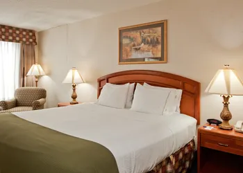 Holiday Inn Express & Suites Montpelier by IHG hotel thumbnail 7