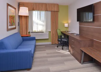 Holiday Inn Express and Suites Stevens Point by IHG hotel thumbnail 5