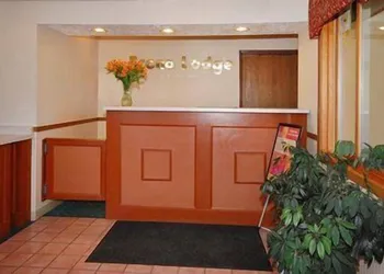 Econo Lodge Traverse City South hotel thumbnail 4