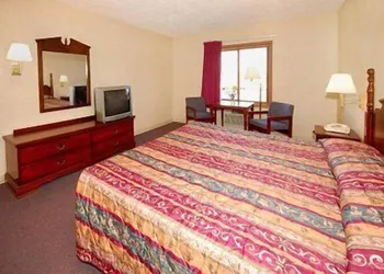 Econo Lodge Traverse City South hotel thumbnail 5