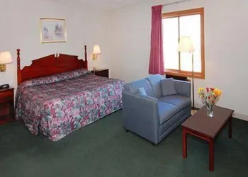 Econo Lodge Traverse City South hotel thumbnail 6