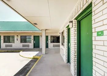 OYO Hotel Yoakum West hotel thumbnail 4