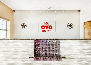 OYO Hotel Yoakum West hotel thumbnail 5