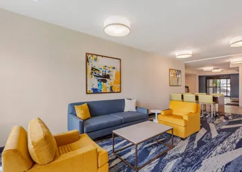 Comfort Inn River's Edge hotel thumbnail 2