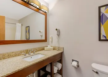 Comfort Inn River's Edge hotel thumbnail 6