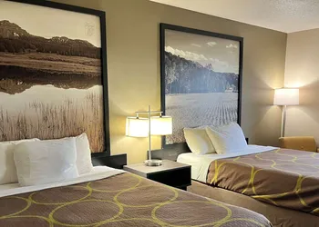 Super 8 by Wyndham Gas City Marion Area hotel thumbnail 3