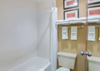 Quality Inn York hotel thumbnail 5