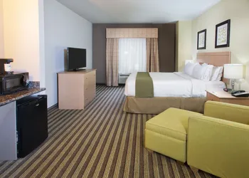Holiday Inn Express Hotel & Suites Alvarado by IHG hotel thumbnail 4