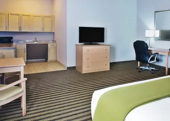 Holiday Inn Express Hotel & Suites Alvarado by IHG hotel thumbnail 6