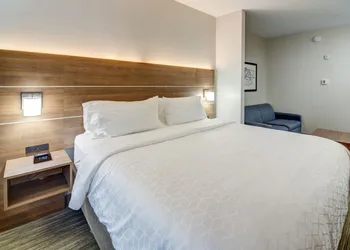 Holiday Inn Express Hotel & Suites Quincy I-10 by IHG hotel thumbnail 3