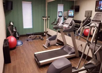 Holiday Inn Express Hotel & Suites Quincy I-10 by IHG hotel thumbnail 8