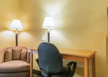 Franklin Inn & Suites hotel thumbnail 6