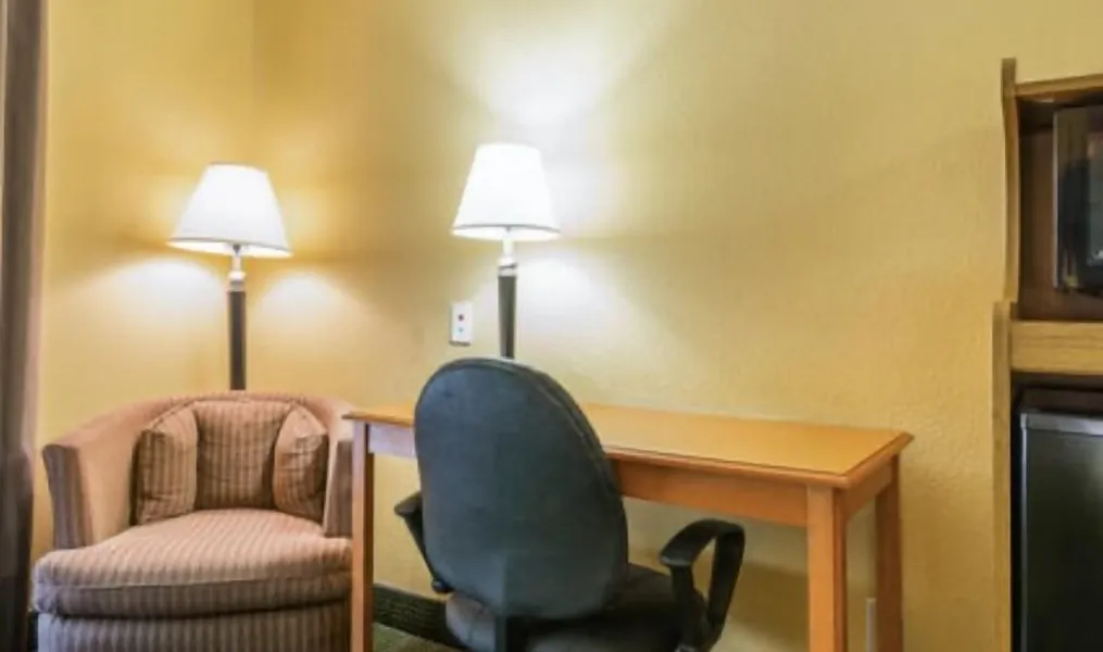 Franklin Inn & Suites hotel detail image 6