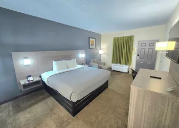 Quality Inn Fort Campbell hotel thumbnail 7