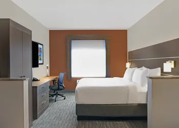 Holiday Inn Express Hotel & Suites NEWPORT by IHG hotel thumbnail 3