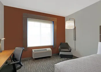 Holiday Inn Express Hotel & Suites NEWPORT by IHG hotel thumbnail 8