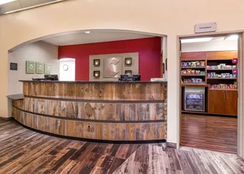 Comfort Suites Burlington hotel thumbnail 2