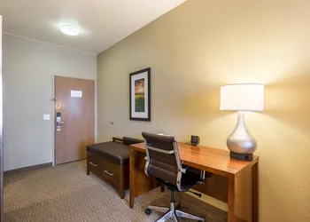 Comfort Suites Burlington hotel thumbnail 4