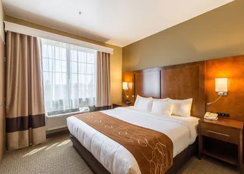 Comfort Suites Burlington hotel thumbnail 5