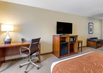 Comfort Suites Burlington hotel thumbnail 7
