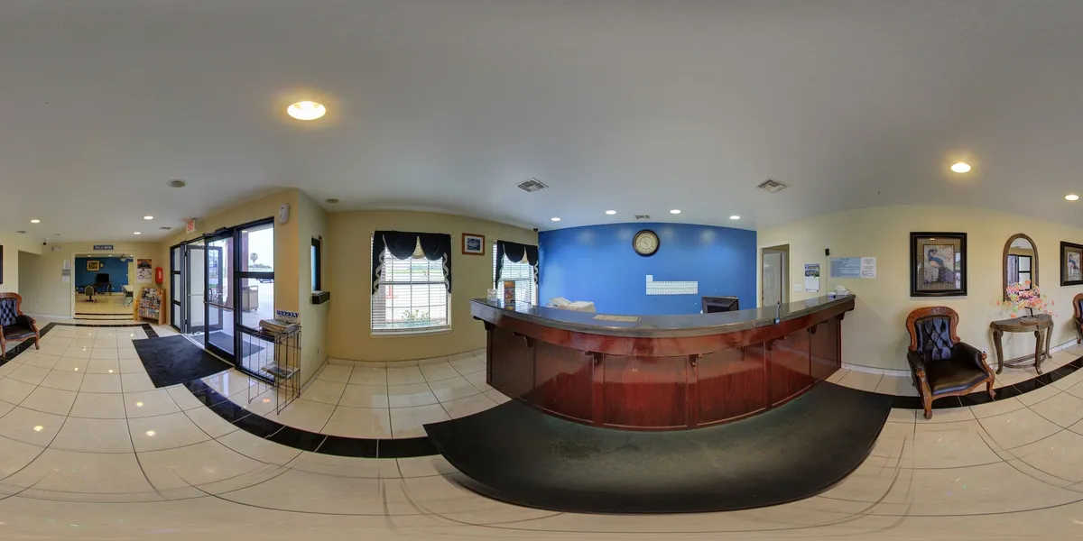 Deluxe Inn & Suites hotel detail image 2