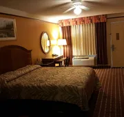 Deluxe Inn & Suites hotel detail image 7