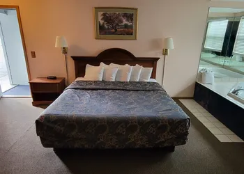 Mackinaw Budget Inn hotel thumbnail 4