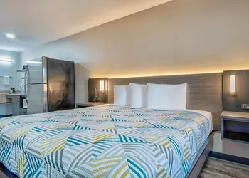 Studio 6 Texas City, TX hotel thumbnail 4