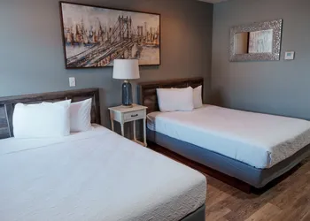 Price Pointe Inn hotel thumbnail 5