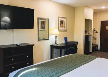 Grander Inn & Suites by IHG hotel thumbnail 3